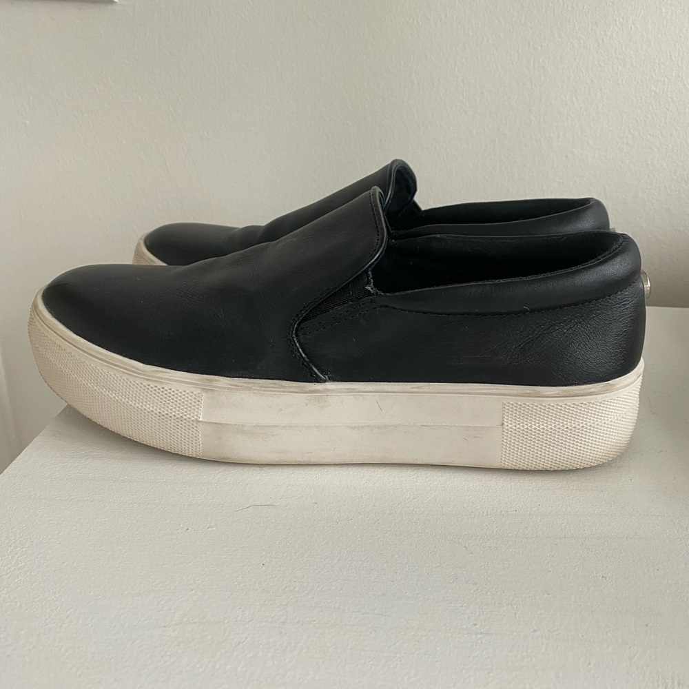 Steve Madden Gills Sneaker